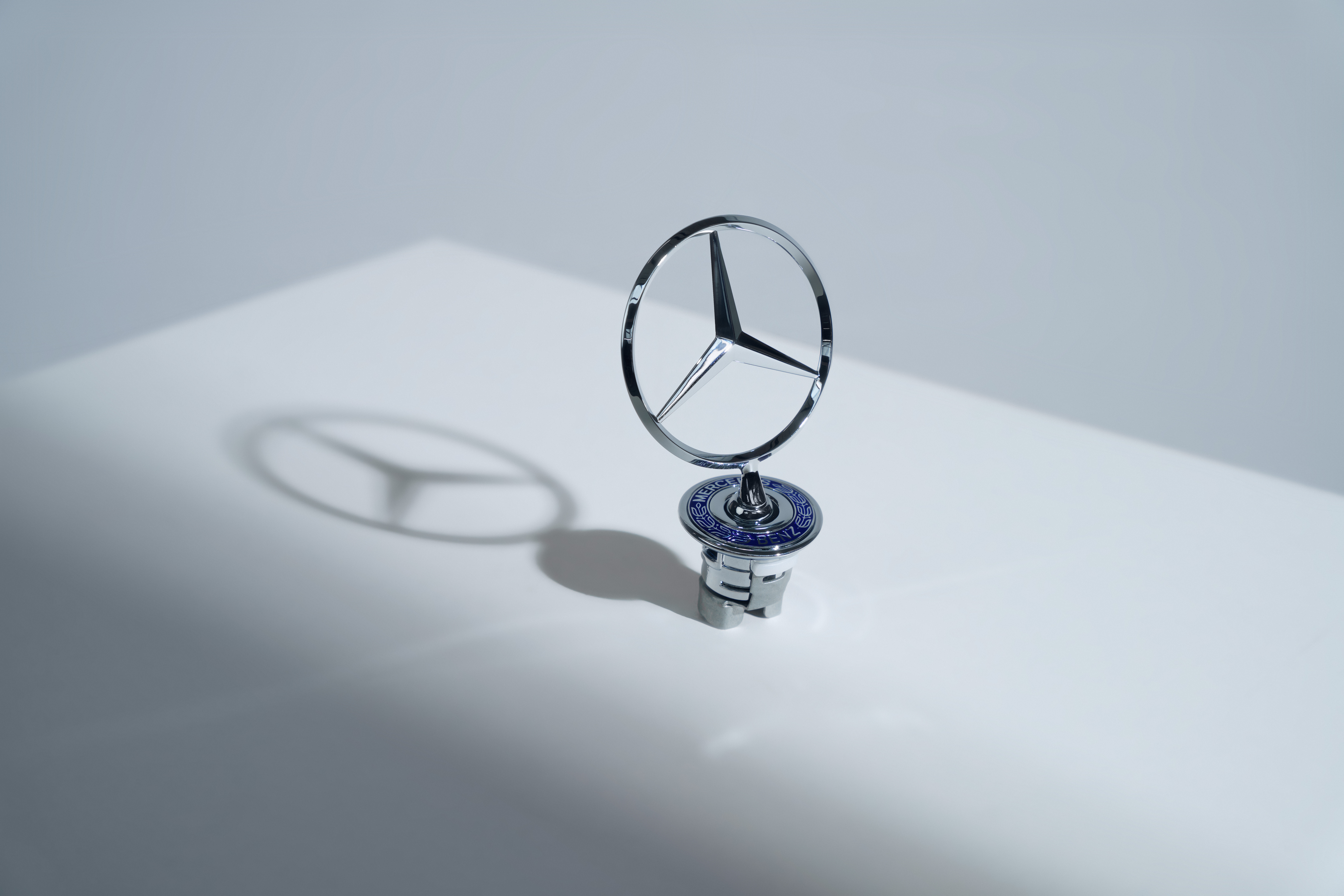 Mercedes-Stern für die Baureihen 124, 202, 208, 210, 211 und 220 Mercedes-Stern für die Baureihen 124, 202, 208, 210, 211 und 220