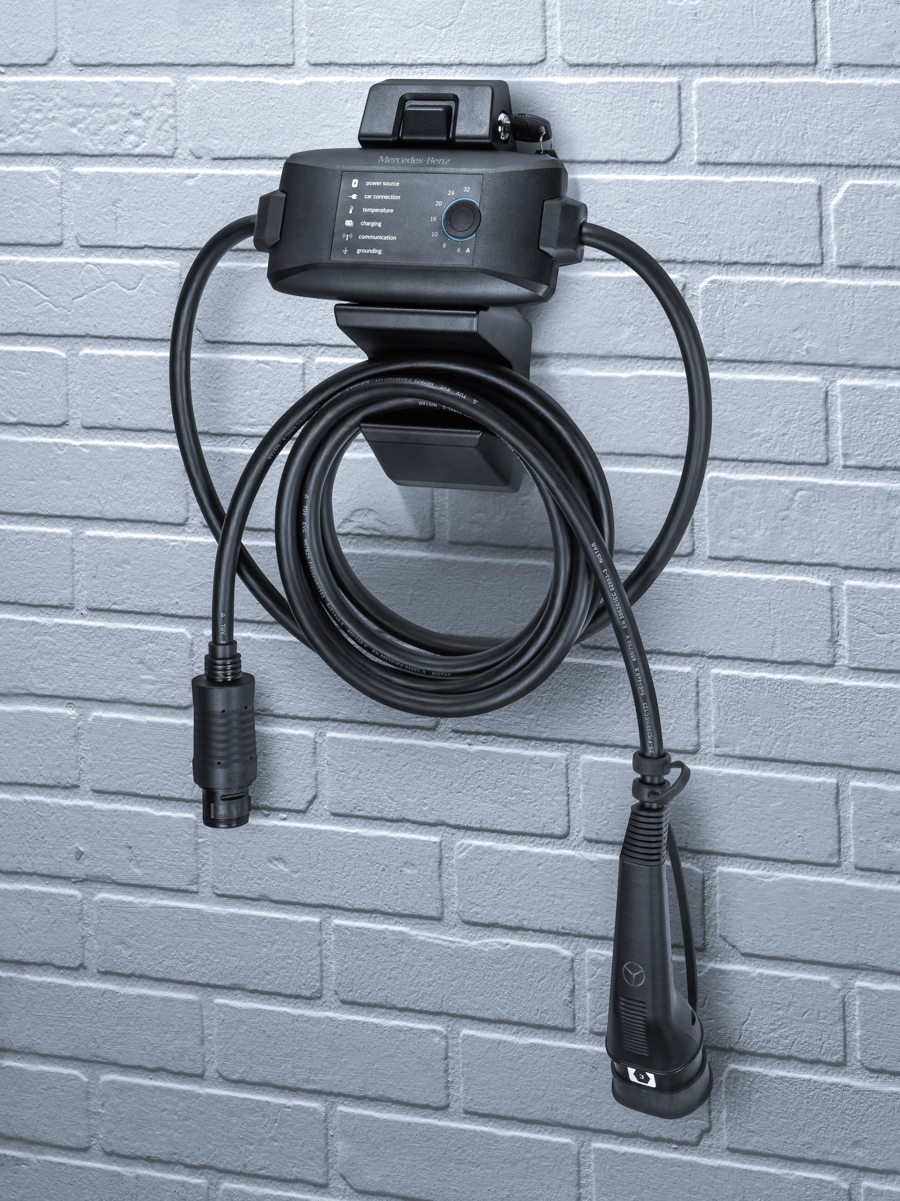 Mercedes-Benz - Flexible charging system Pro - control unit including wall mount Flexible charging system Pro - control unit including wall mount