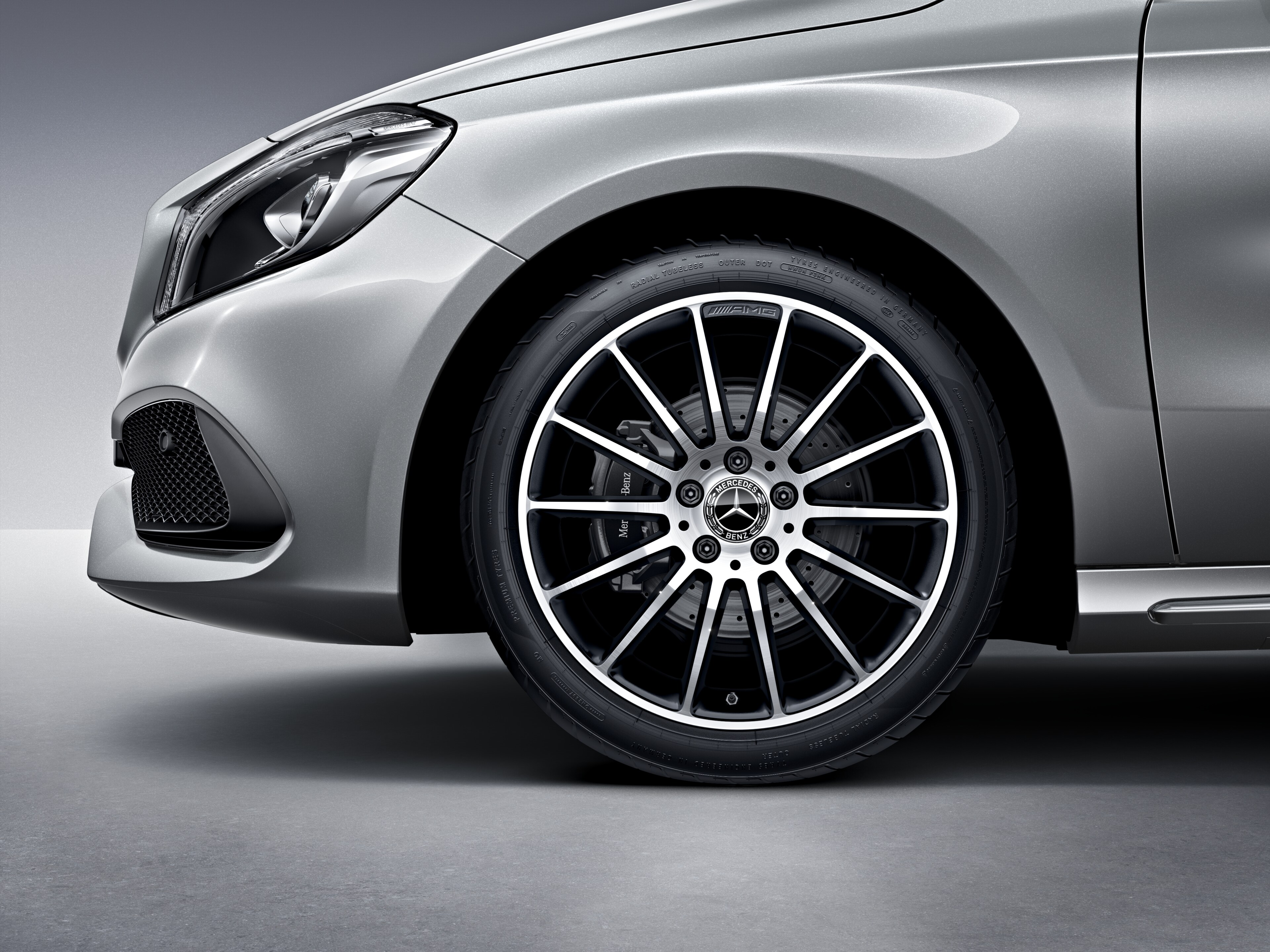 Mercedes-Benz - AMG Vielspeichen-Rad, 45,7 cm (18 Zoll), Felg AMG Vielspeichen-Rad, 45,7 cm (18 Zoll), Felg