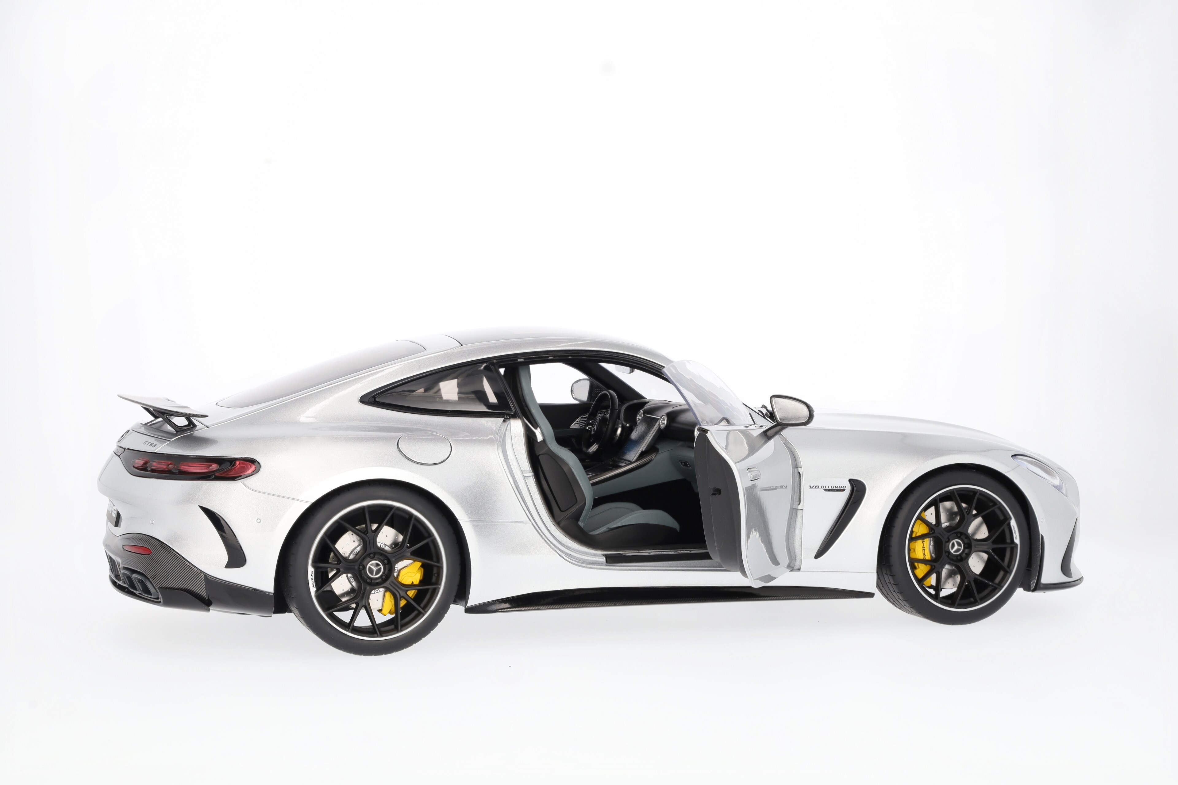 Mercedes-Benz - Mercedes-AMG GT 63 4MATIC+ hightechsilber, 1:12