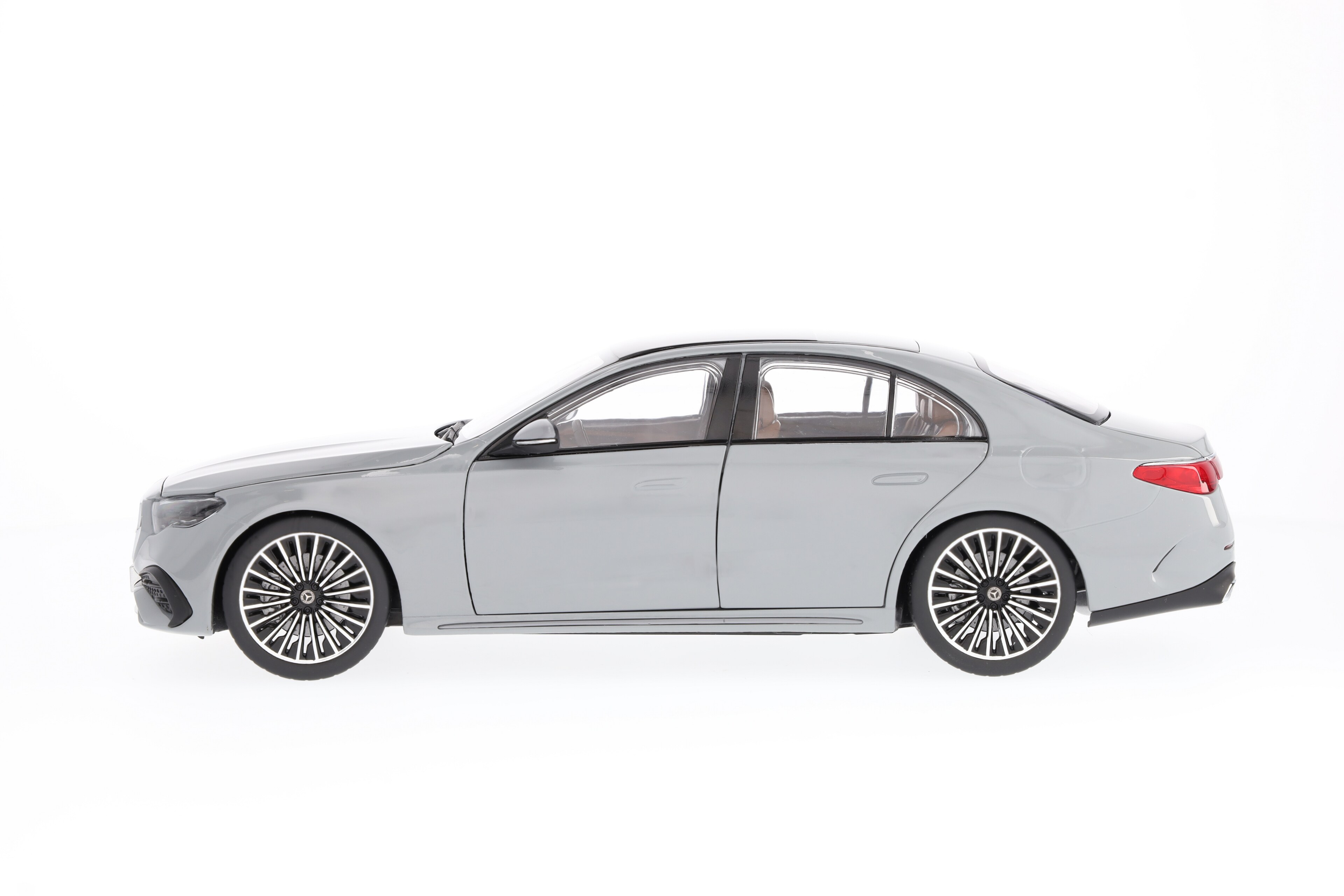 Mercedes-Benz - E-Klasse, Limousine, AMG Line, W214 MANUFAKTUR alpingrau uni, 1:18