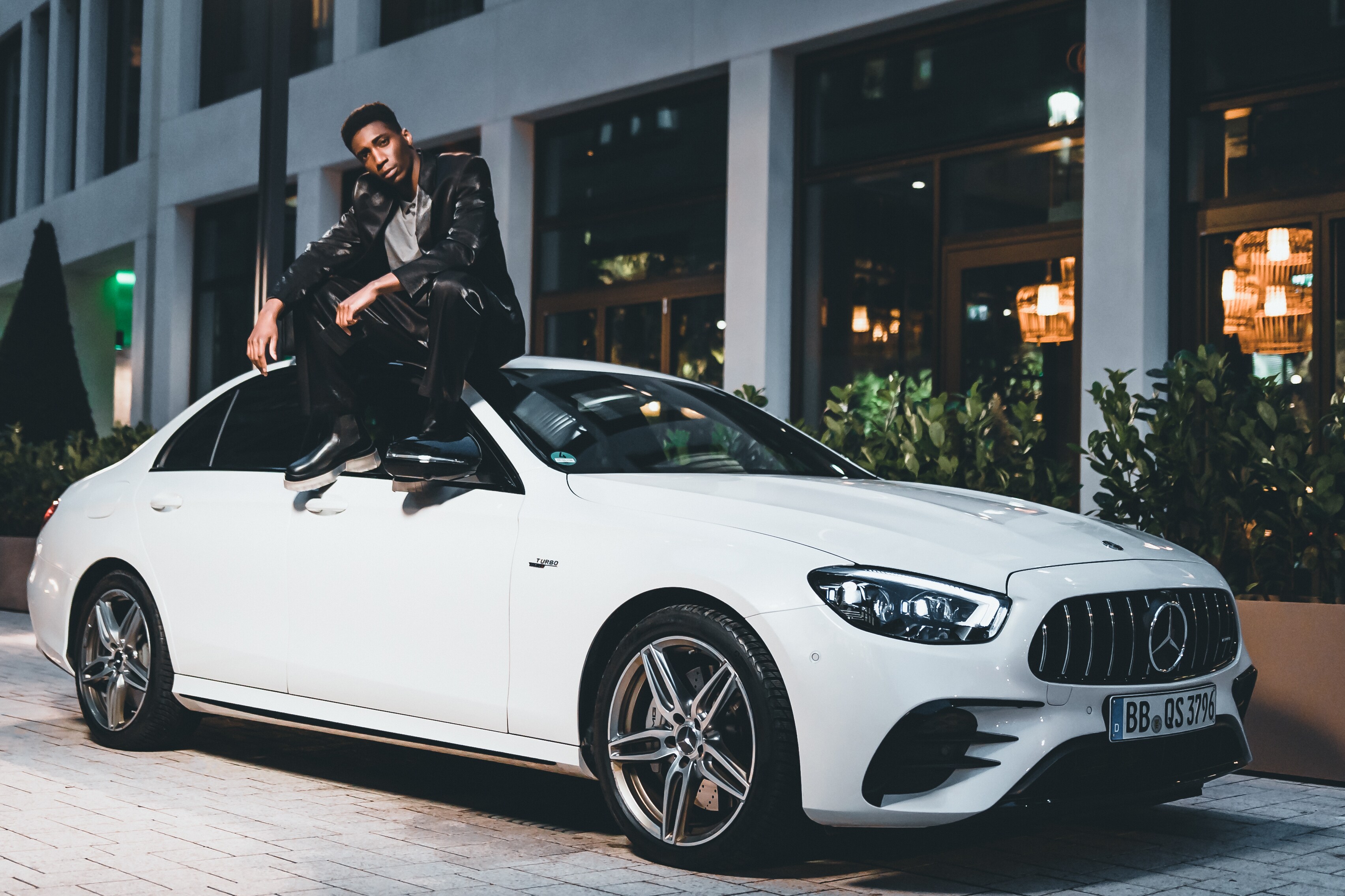 Mercedes-Benz - High Resolution High Resolution