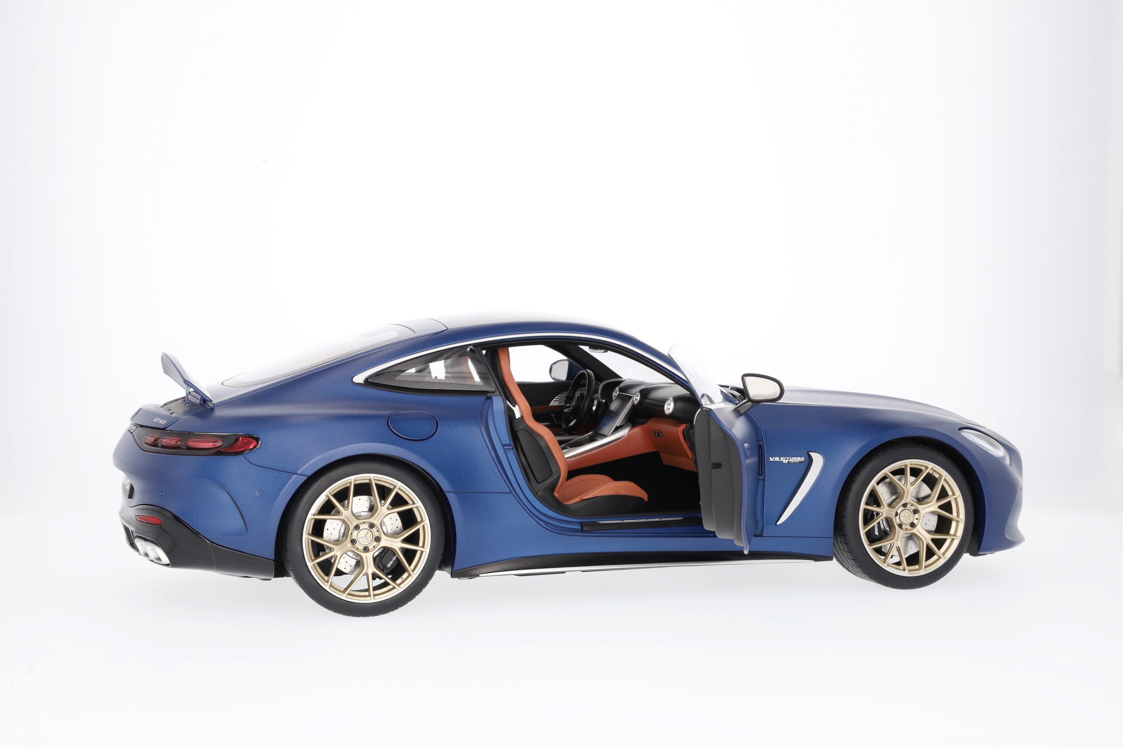 Mercedes-Benz - Mercedes-AMG GT 63 4MATIC+ MANUFAKTUR spektralblau magno, 1:12