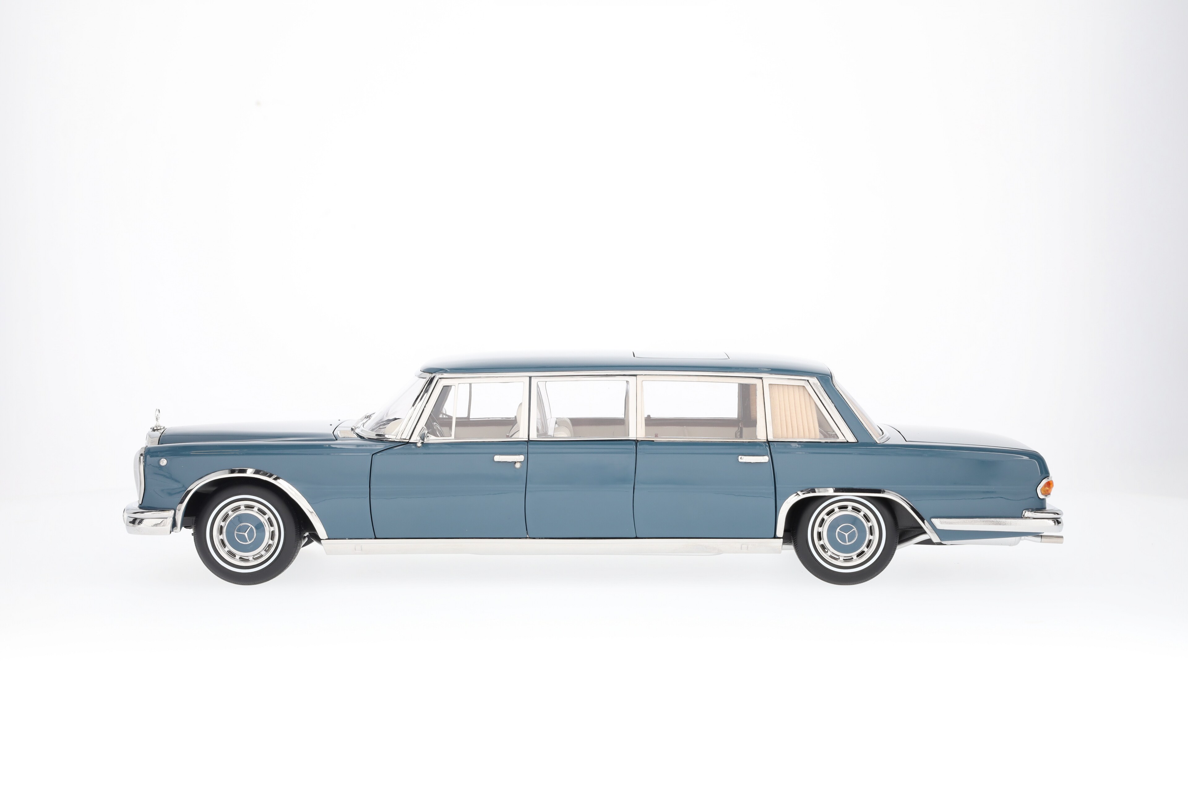 Mercedes-Benz - 600 Pullmann W 100 (1963-1981) blau, NZG, 1:18