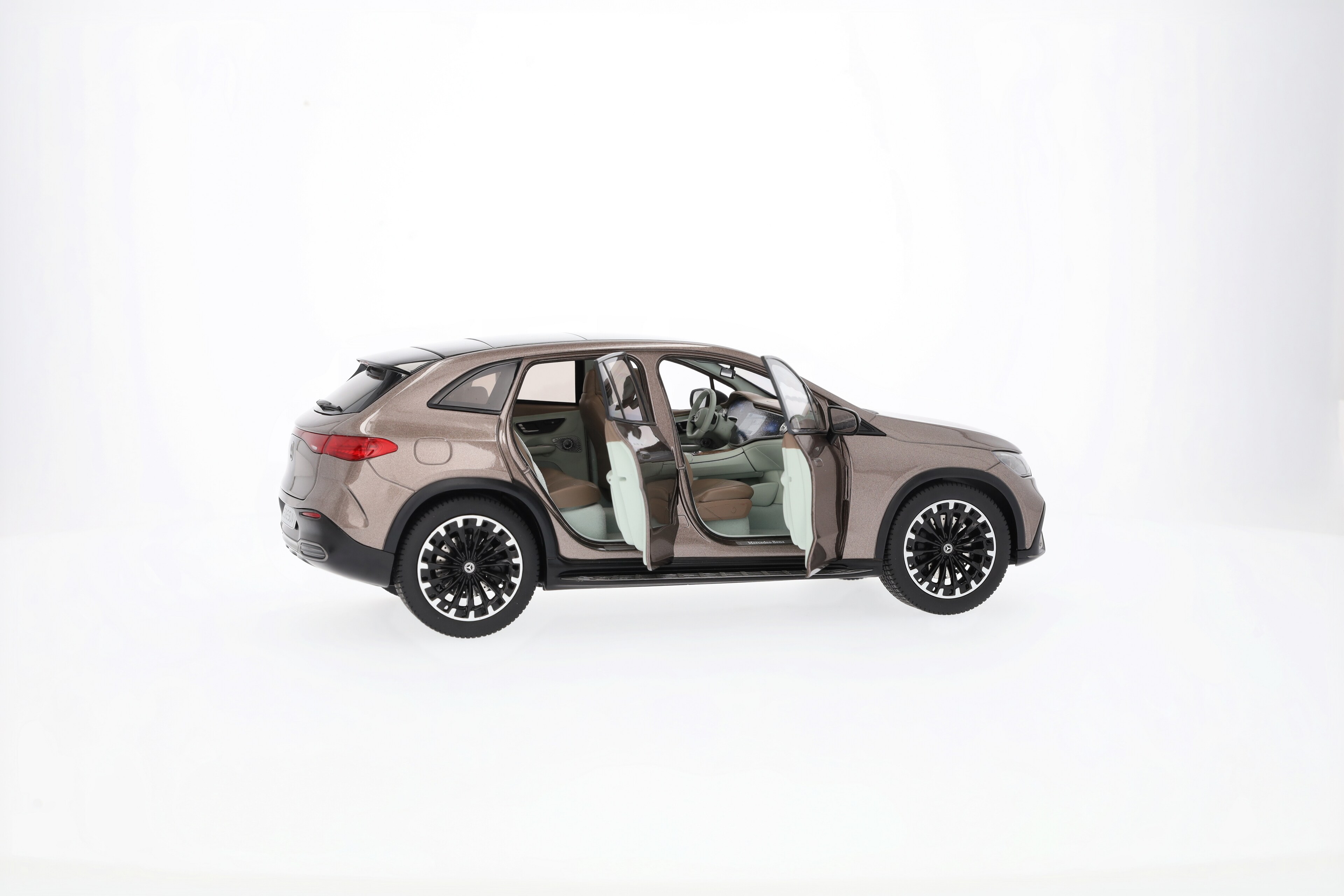 EQE SUV, AMG Line, X294 samtbraun, NZG, 1:18